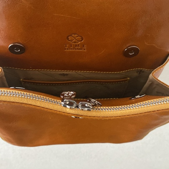 TimeResistance  Women’s Convertible Leather Backpack Shoulder Bag.Made in Italy main image 5